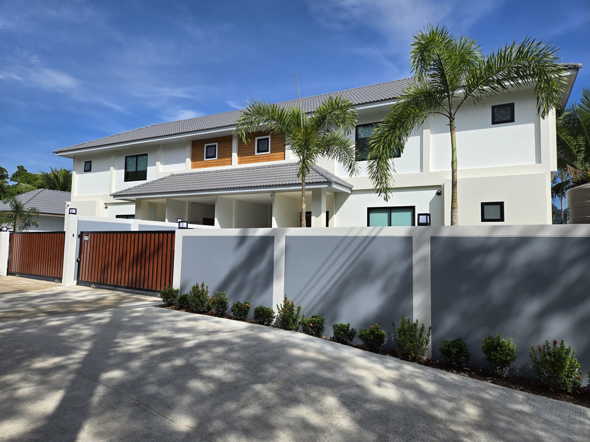 WIDOK Z ZEWNĄTRZ.jpg